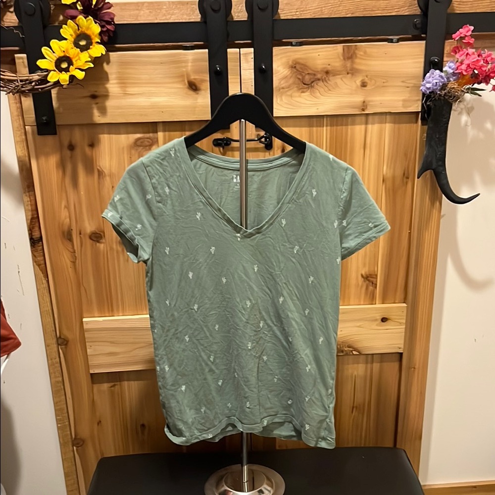 GAP Sage Green V-Neck Short Sleeve Tee with Cactus Design - Picture 1 of 10